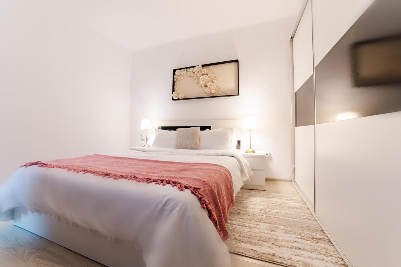 Anastasia Apartments With Parking Brasov Ngoại thất bức ảnh