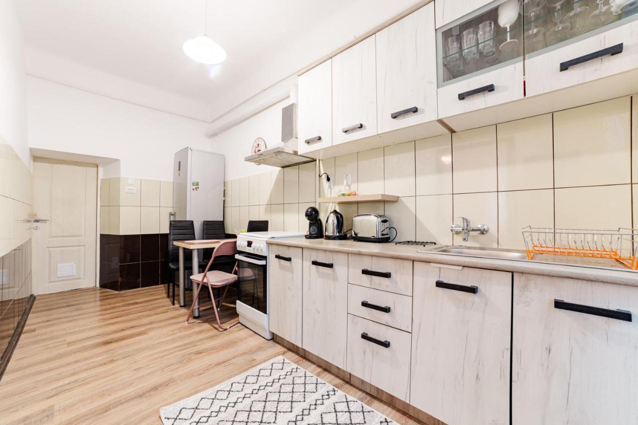 Anastasia Apartments With Parking Brasov Ngoại thất bức ảnh