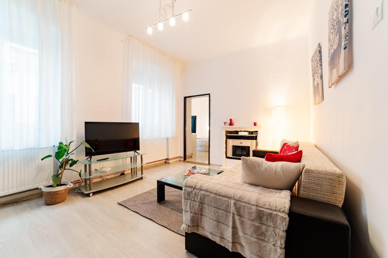 Anastasia Apartments With Parking Brasov Ngoại thất bức ảnh
