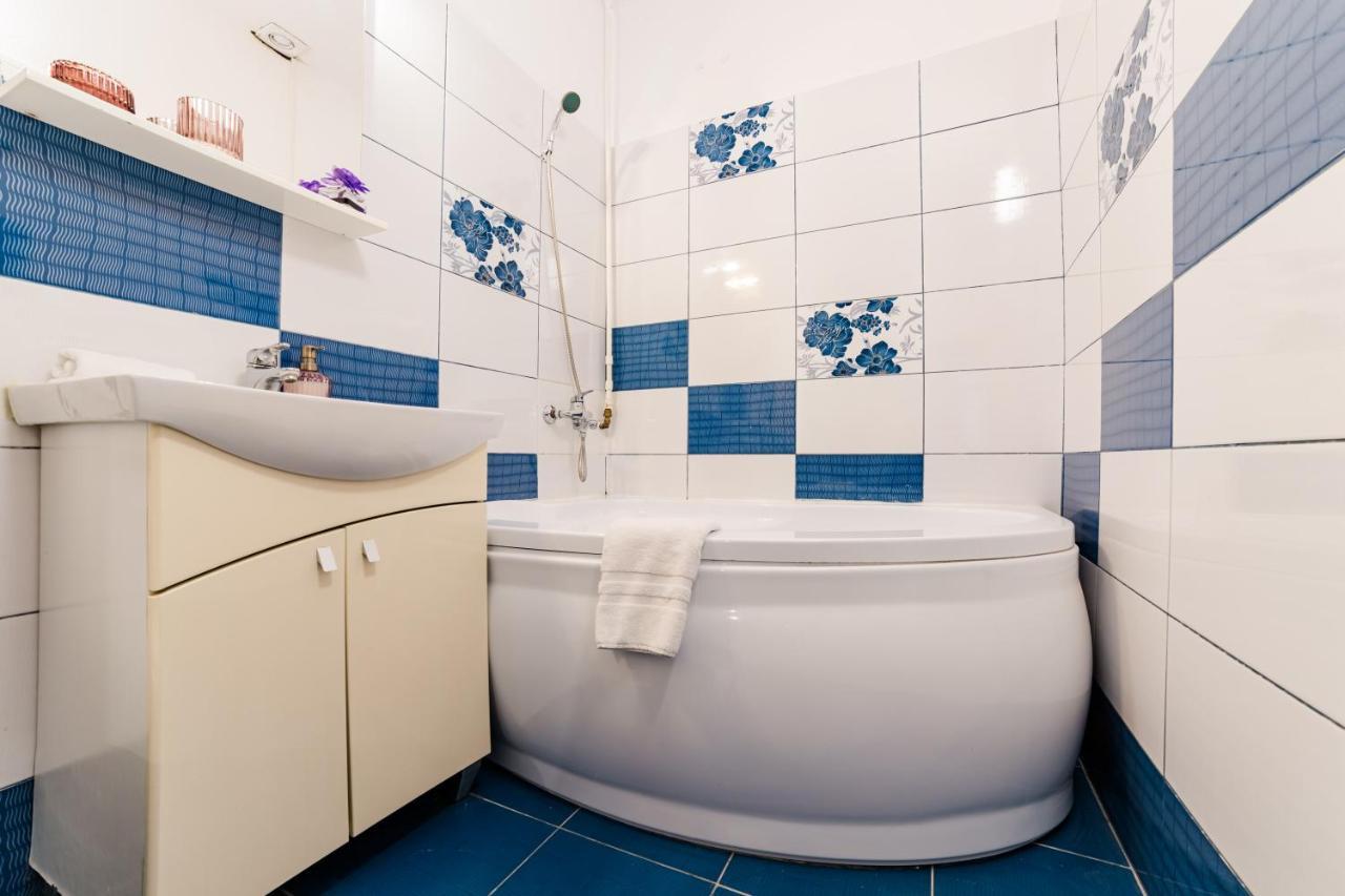 Anastasia Apartments With Parking Brasov Ngoại thất bức ảnh
