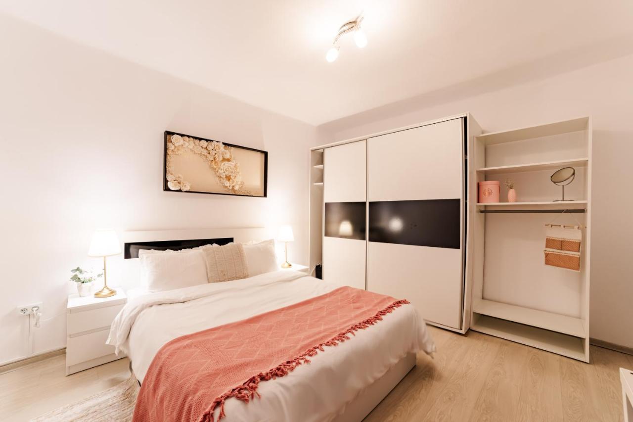 Anastasia Apartments With Parking Brasov Ngoại thất bức ảnh