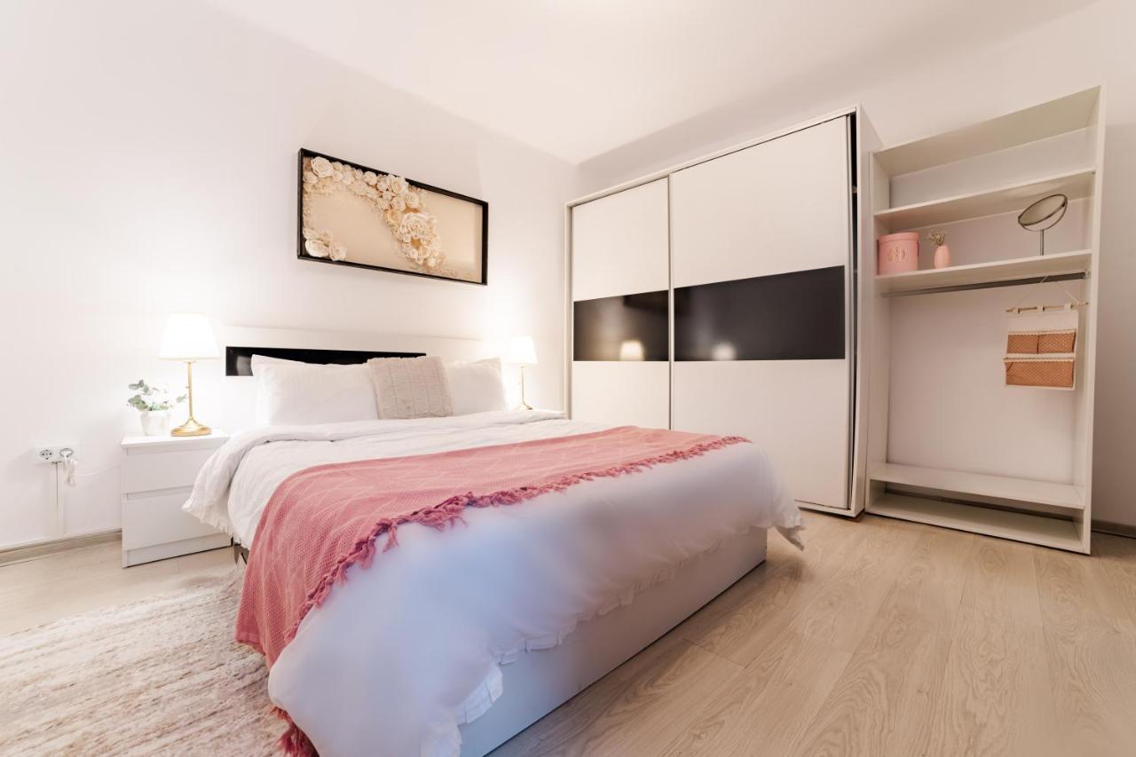 Anastasia Apartments With Parking Brasov Ngoại thất bức ảnh