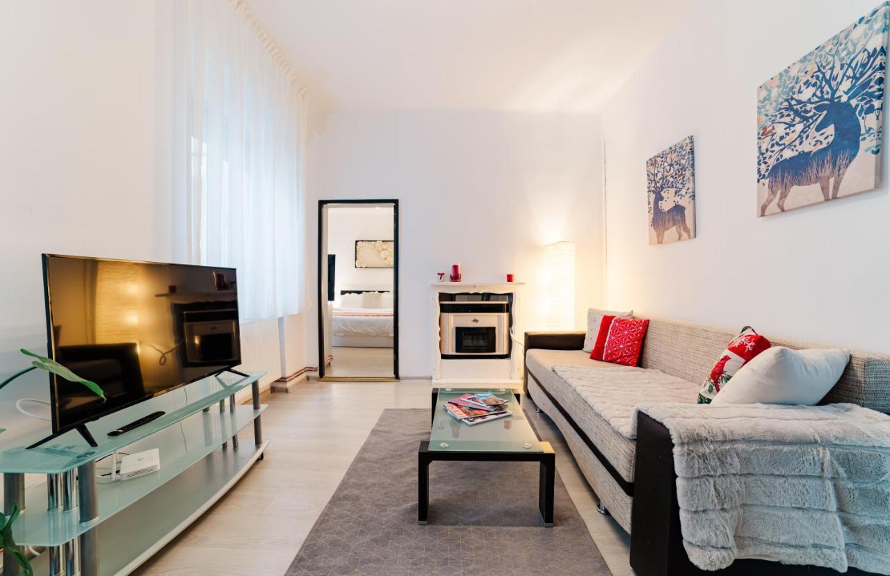 Anastasia Apartments With Parking Brasov Ngoại thất bức ảnh