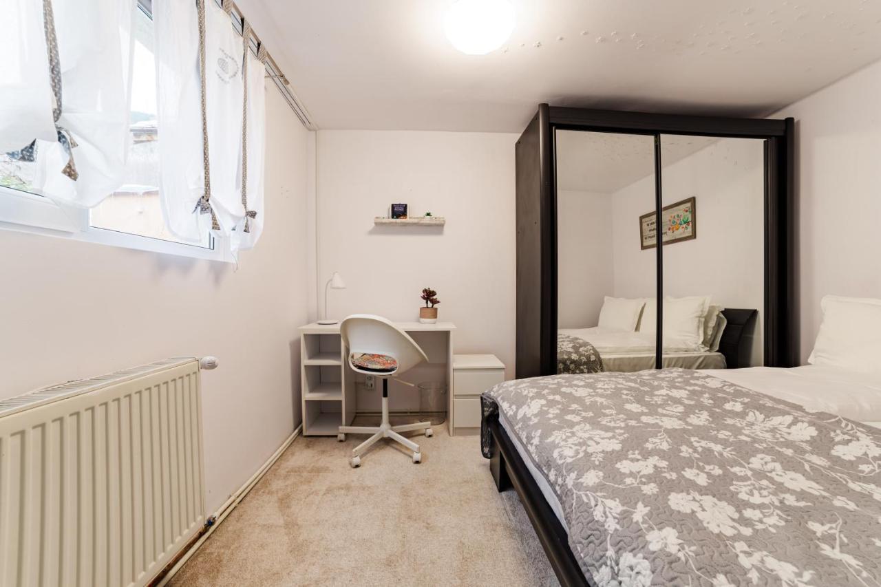 Anastasia Apartments With Parking Brasov Ngoại thất bức ảnh