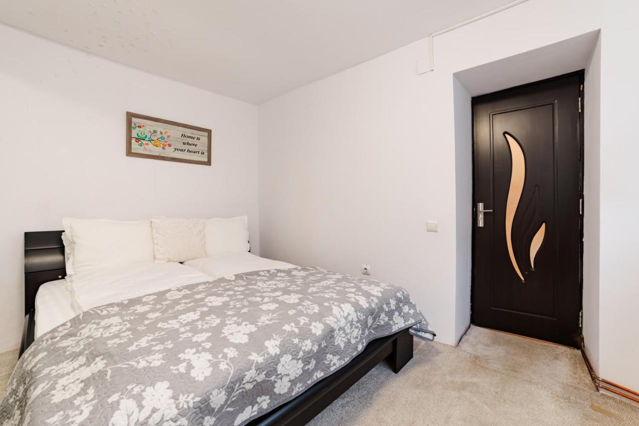 Anastasia Apartments With Parking Brasov Ngoại thất bức ảnh