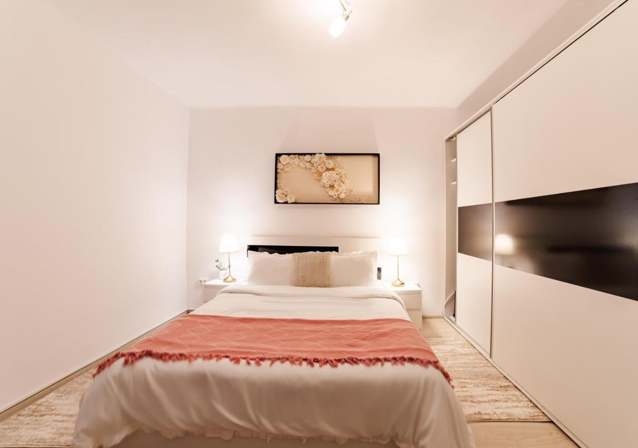 Anastasia Apartments With Parking Brasov Ngoại thất bức ảnh