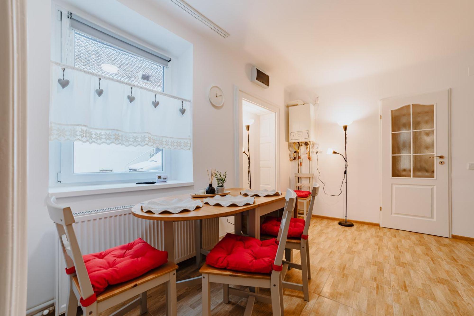 Anastasia Apartments With Parking Brasov Ngoại thất bức ảnh