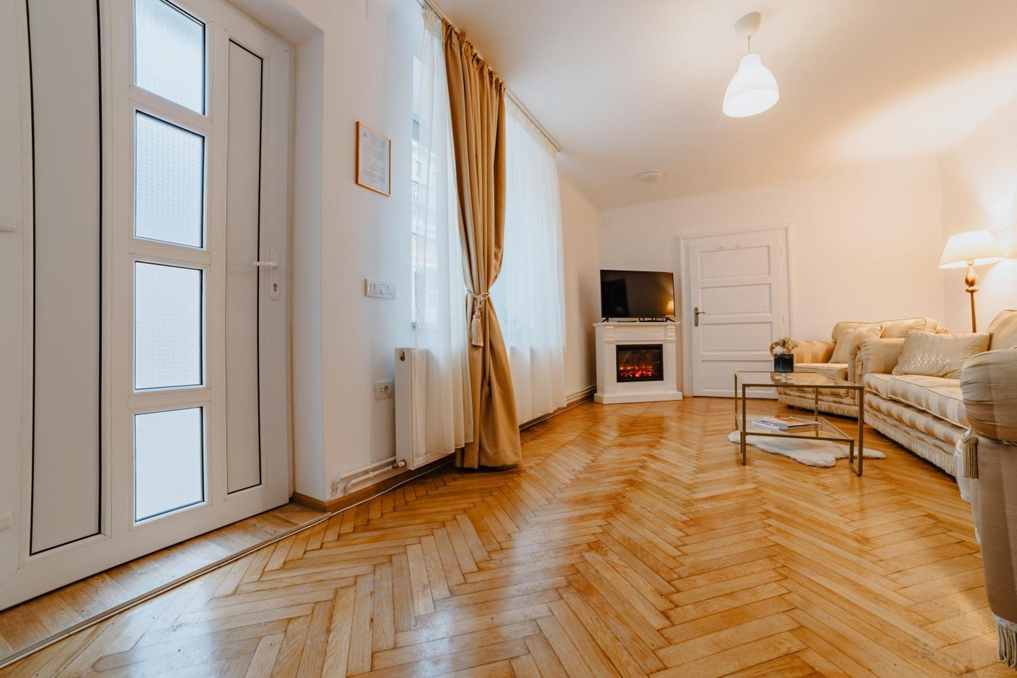 Anastasia Apartments With Parking Brasov Ngoại thất bức ảnh