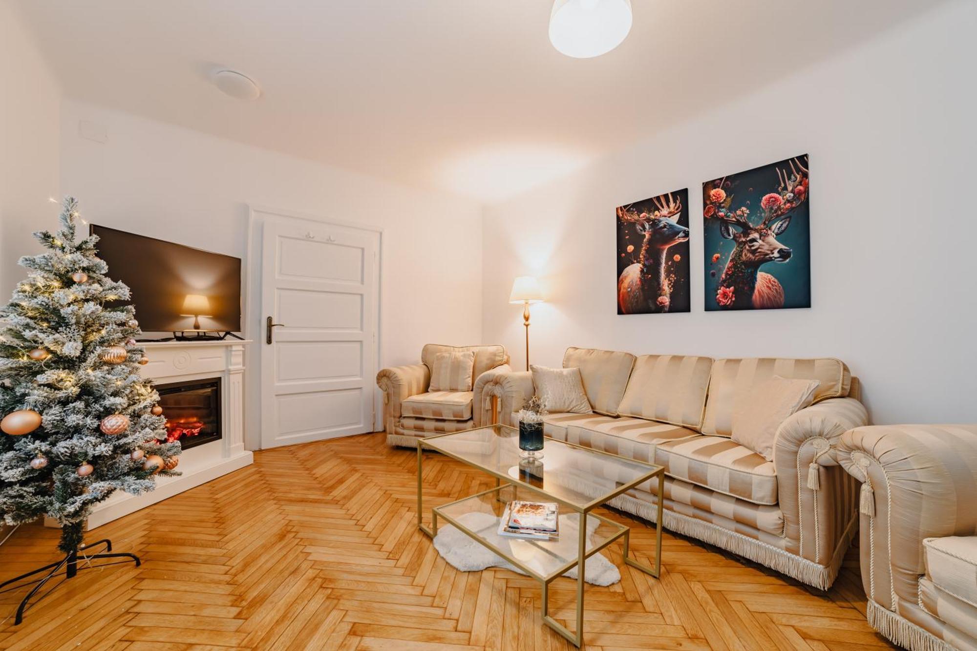 Anastasia Apartments With Parking Brasov Ngoại thất bức ảnh