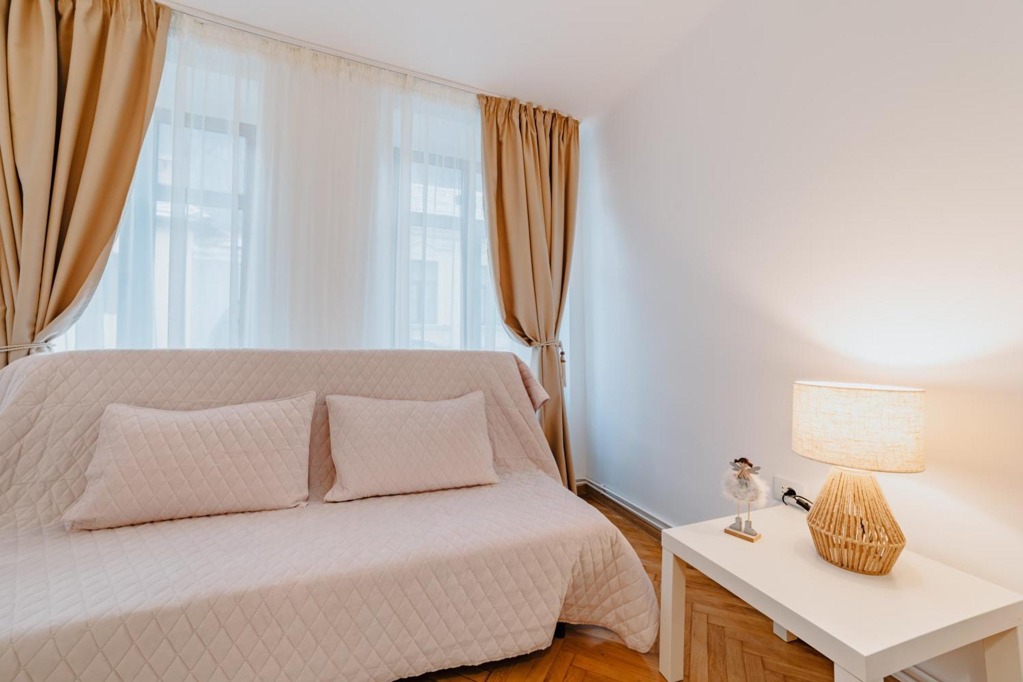 Anastasia Apartments With Parking Brasov Ngoại thất bức ảnh